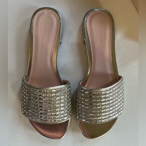 Chinese Laundry slides size 7